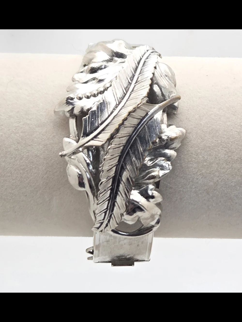 Vintage Silver Tone MCM Leaf & Feather Hinged Bangle Bracelet - Textured